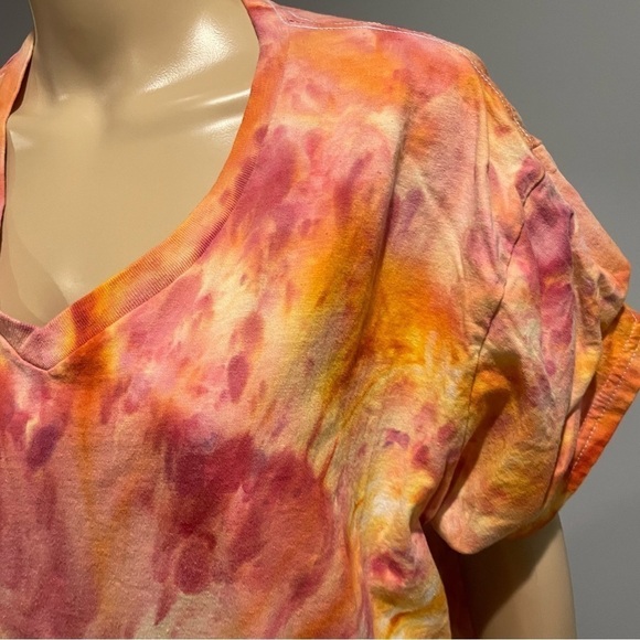 Tie dye vneck tshirt 2XL starburst galaxy in pink,orange, gold gravity dye - Picture 7 of 8